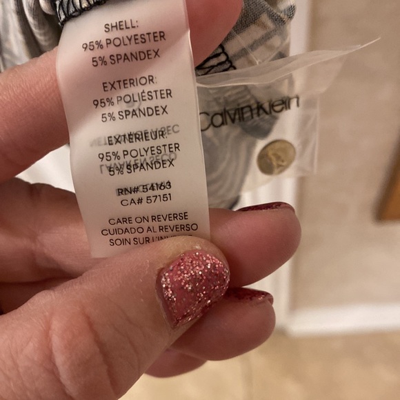 Calvin Klein Shell top - Picture 5 of 6